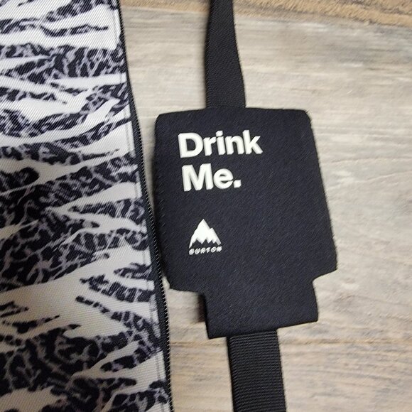 Burton Beeracuda 2L Cooler Bag Zebra Camo 2025 - Picture 6 of 7